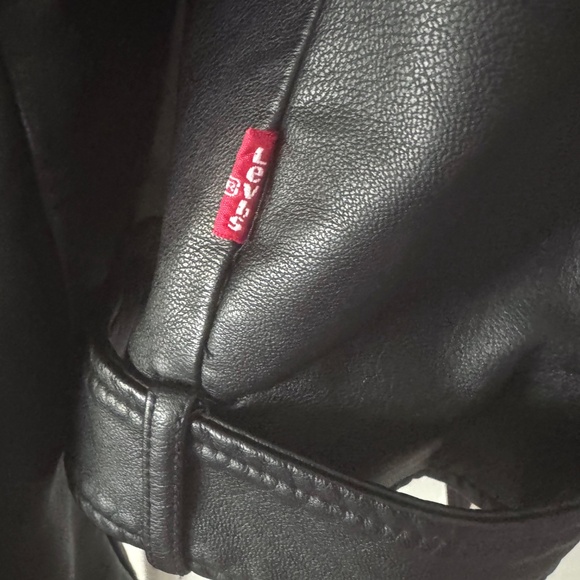 Levi's Women's Black Leather Jacket - Picture 12 of 15